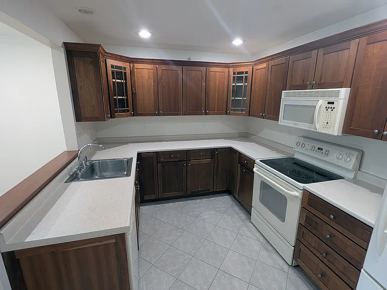 9 Pleasant Wood Dr #202 — Photo 5