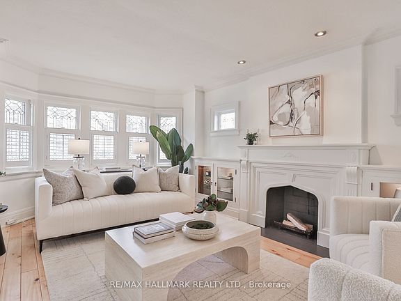 3rd image of 121 Castlewood Rd