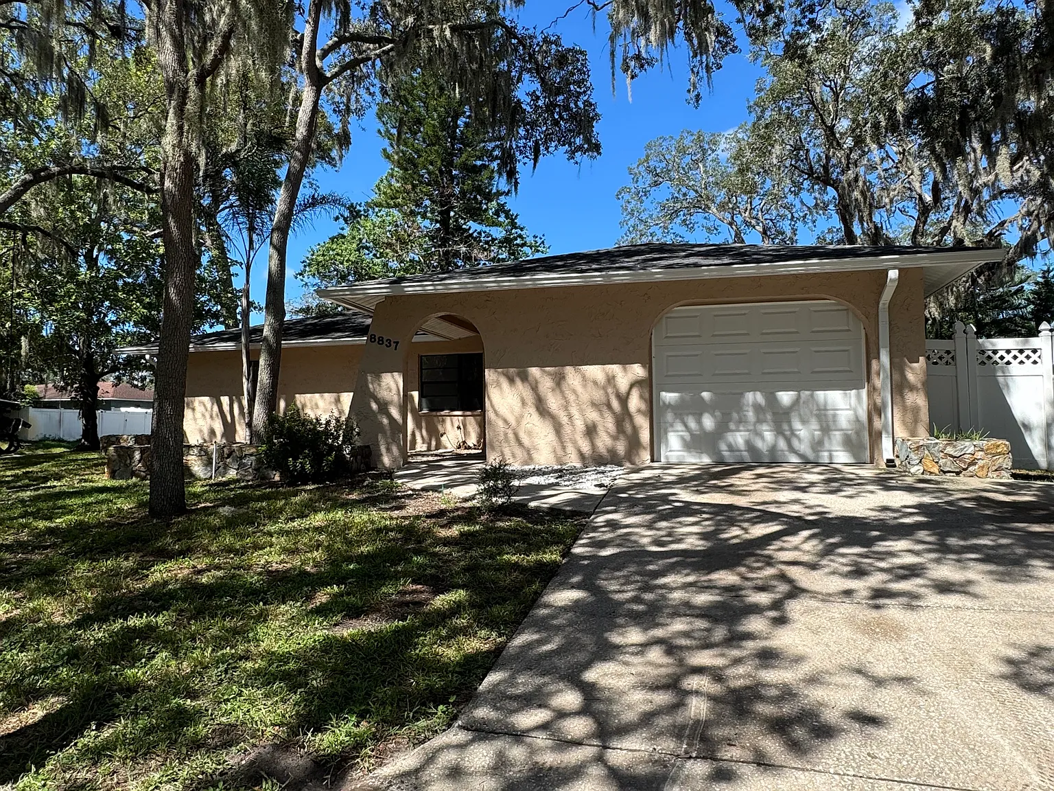 3 bed, 1338 sqft, $2,000 — Photo 1