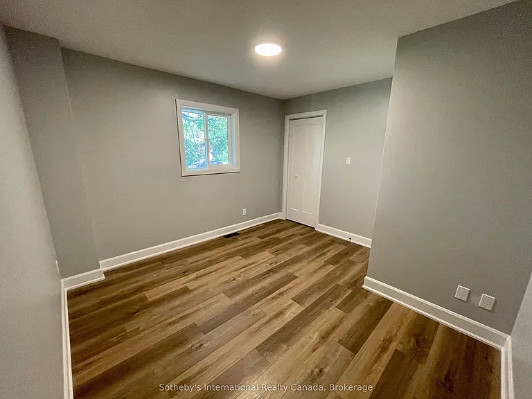 39 Silvercreek Pkwy N #MAIN LEVEL — Photo 16