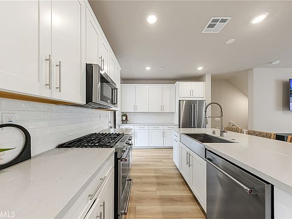 2nd image of 1484 W Sunrise Ln