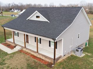 809 Hooper Rd, Charlotte, TN 37036