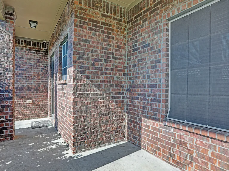 2138 Meadow View Dr — Photo 3