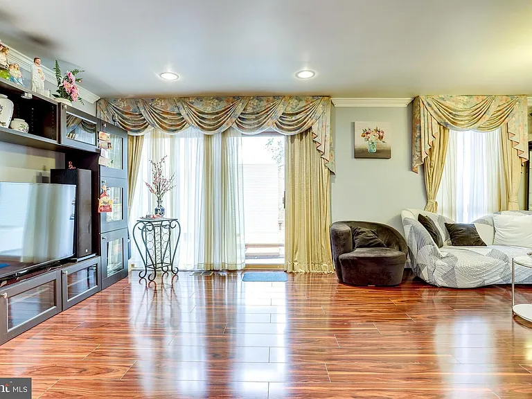 4919 Herkimer St — Photo 12