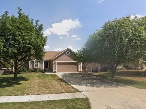 22646 Washington Ave, Spring Hill, KS 66083