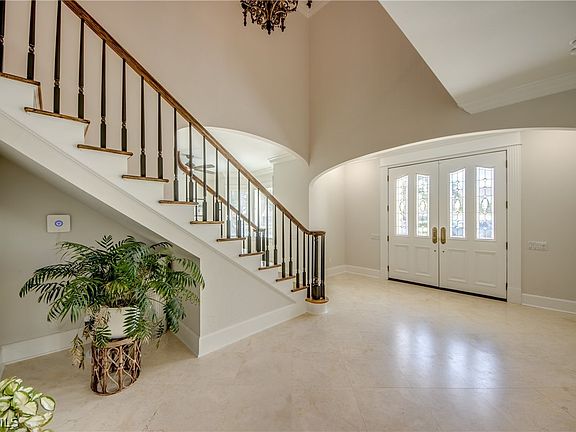 5th image of 26 Carrotwood Ct