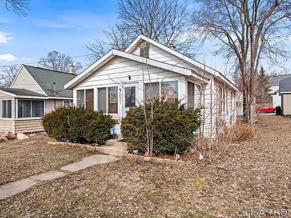 3rd image of 907 Merritt St SE
