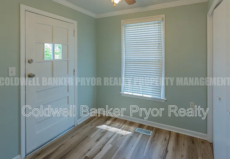 323 Walsh Rd — Photo 16