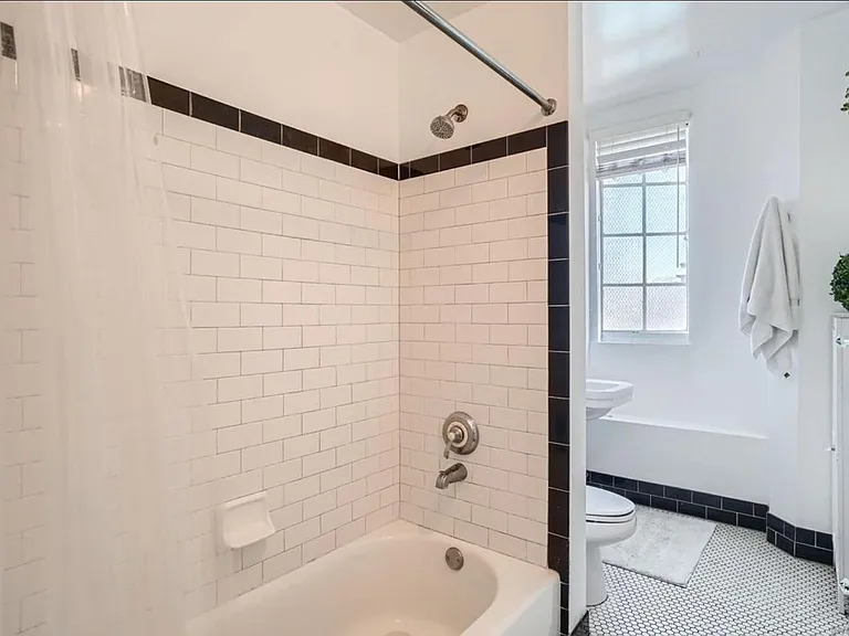 702 Ash St #203 — Photo 17