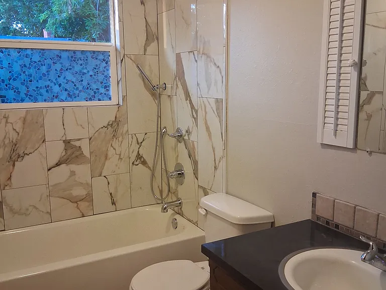 637 SW 13th St — Photo 9