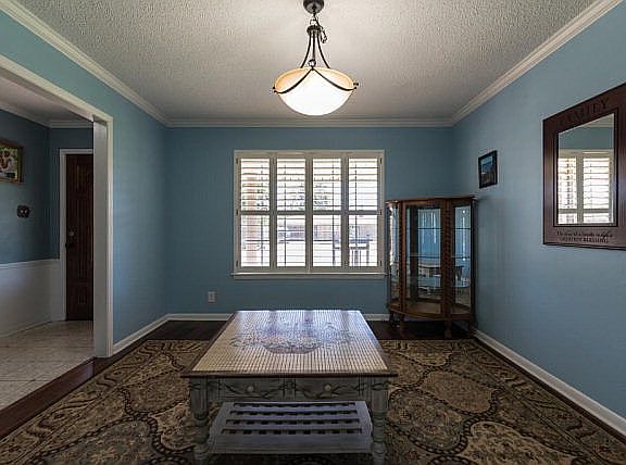 4th image of 660 Meadowgreen Dr
