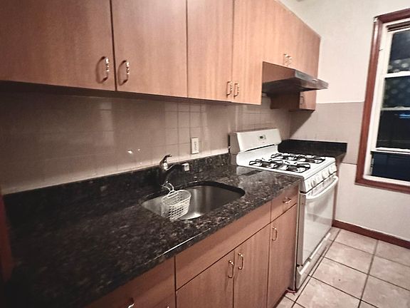 5th image of 9416 130th St Unit 2
