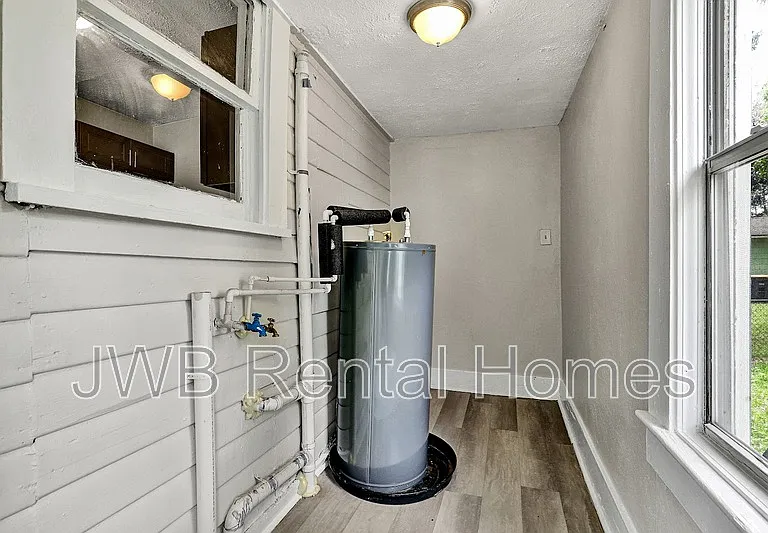 1316 W 31st St — Photo 13