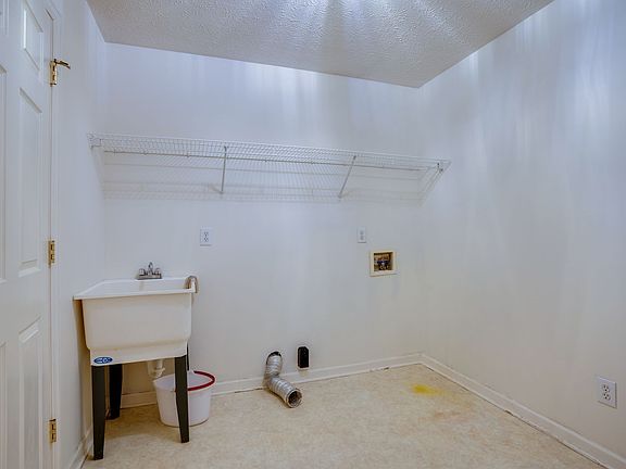26th image of 134 N Harris Rd
