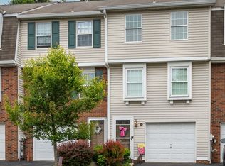 208 Green Ct, Pittsburgh, PA 15234