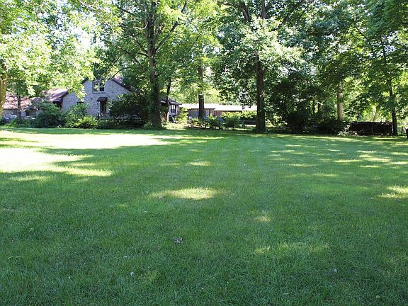 3rd image of 593 Fox Ln