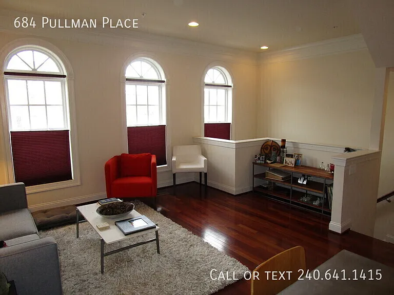 684 Pullman Pl — Photo 4