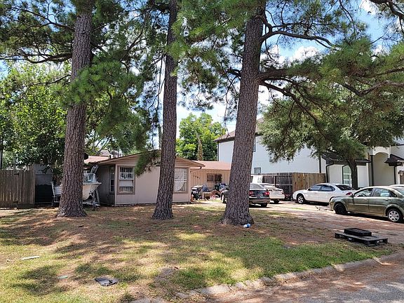 3rd image of 1407 Woodcrest Dr
