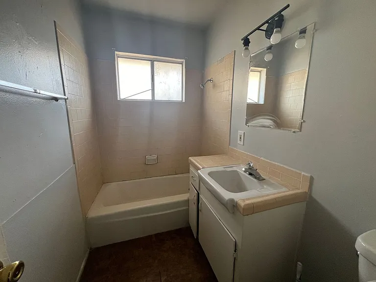 229 S Buena Vista St — Photo 20