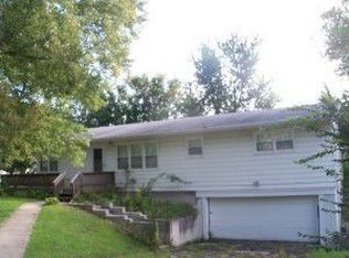 707 N 6th Ter, Savannah, MO 64485