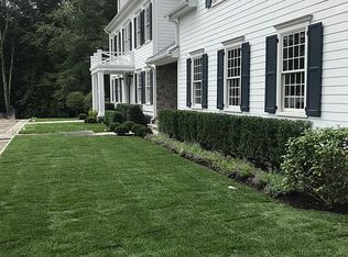 4 Woodridge Cir, New Canaan, CT 06840