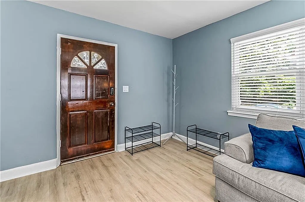 1 bed, 1.0 bath, 1228 sqft, $1,400 — Photo 3