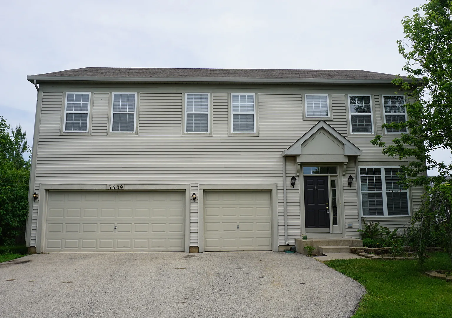 4 bed, 2.5 bath, 2904 sqft, $3,199 — Photo 1