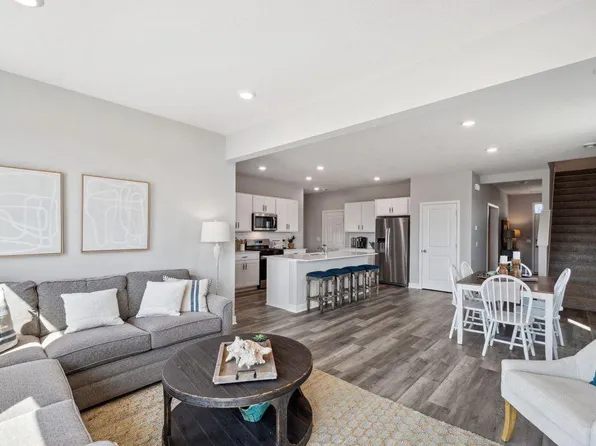150 Snowdrop Trl, Waconia, MN 55387
