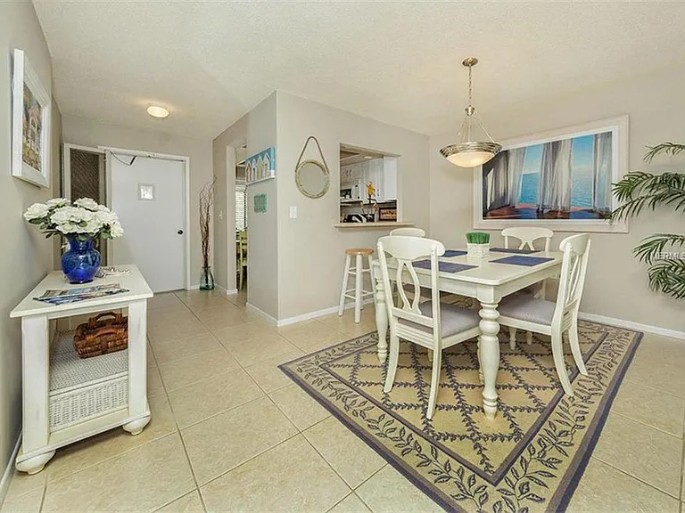 360 Three Lakes Ln #J — Photo 8