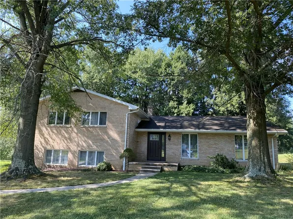1169 Kings Chapel Rd, New Castle, PA 16105
