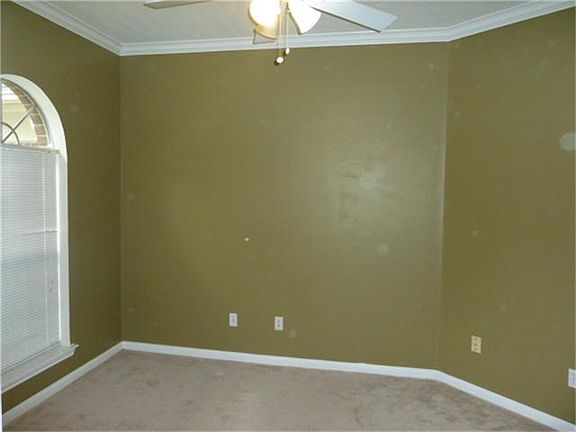4th image of 815 Fairpark Ln
