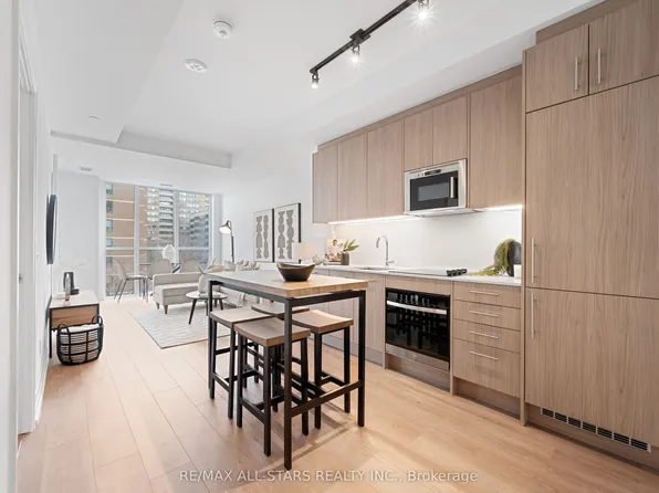 286 Main St #408, Toronto, ON M4C 0B3