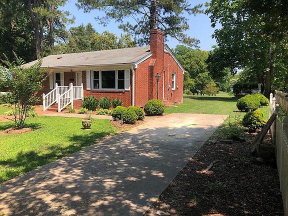 3rd image of 202 Hazelwood Dr