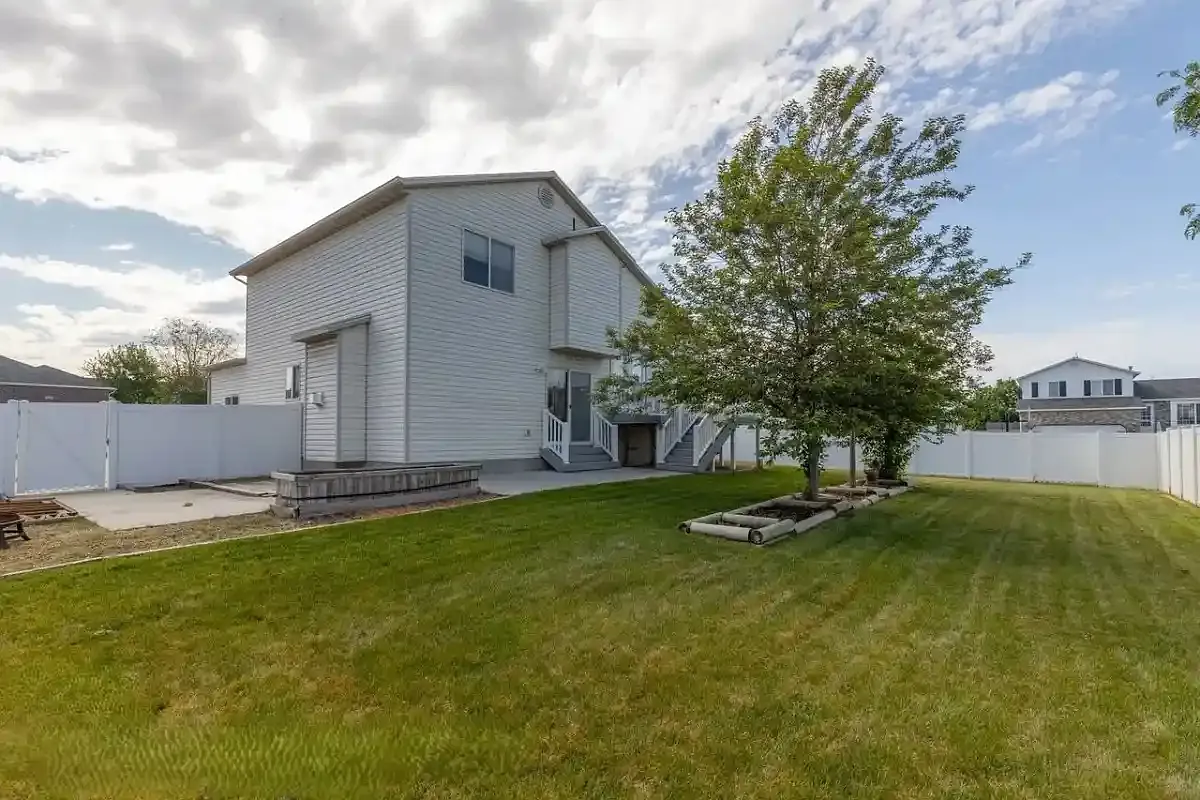 4 bed, 3.5 bath, 1919 sqft, $2,400 — Photo 4
