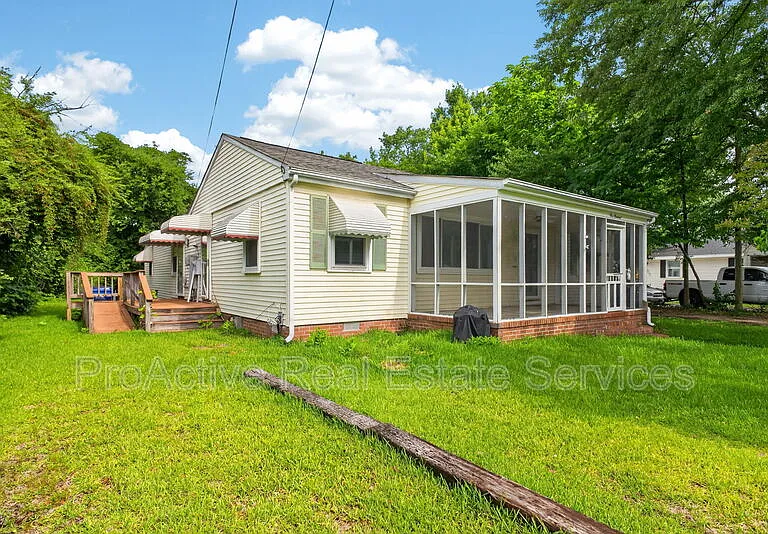 100 Hodges Manor Rd — Photo 1
