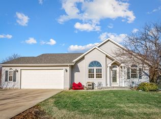 811 Aspen Way, Genoa, IL 60135