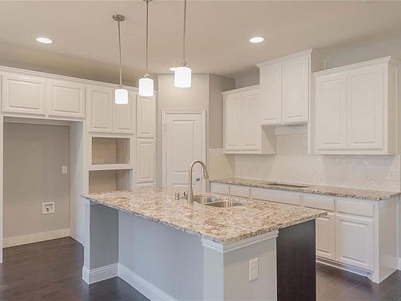 3rd image of 1504 Cherry Blossom Ln