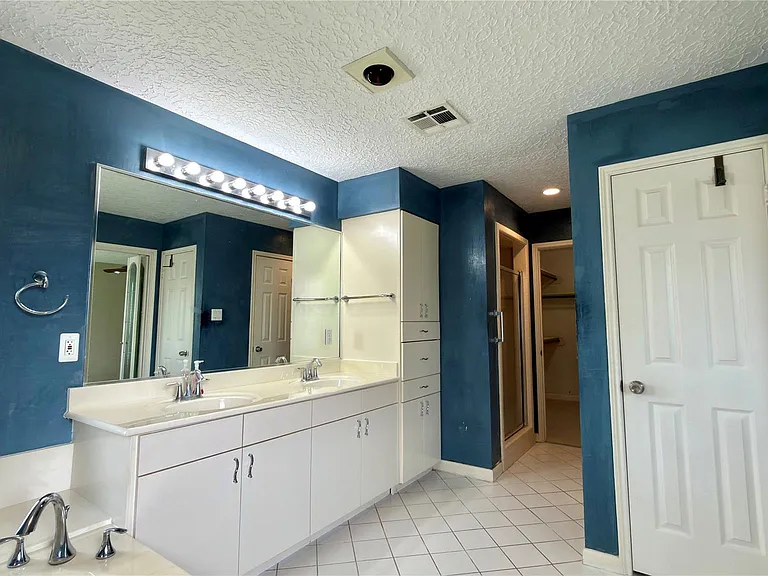 14834 Charlmont Dr — Photo 17
