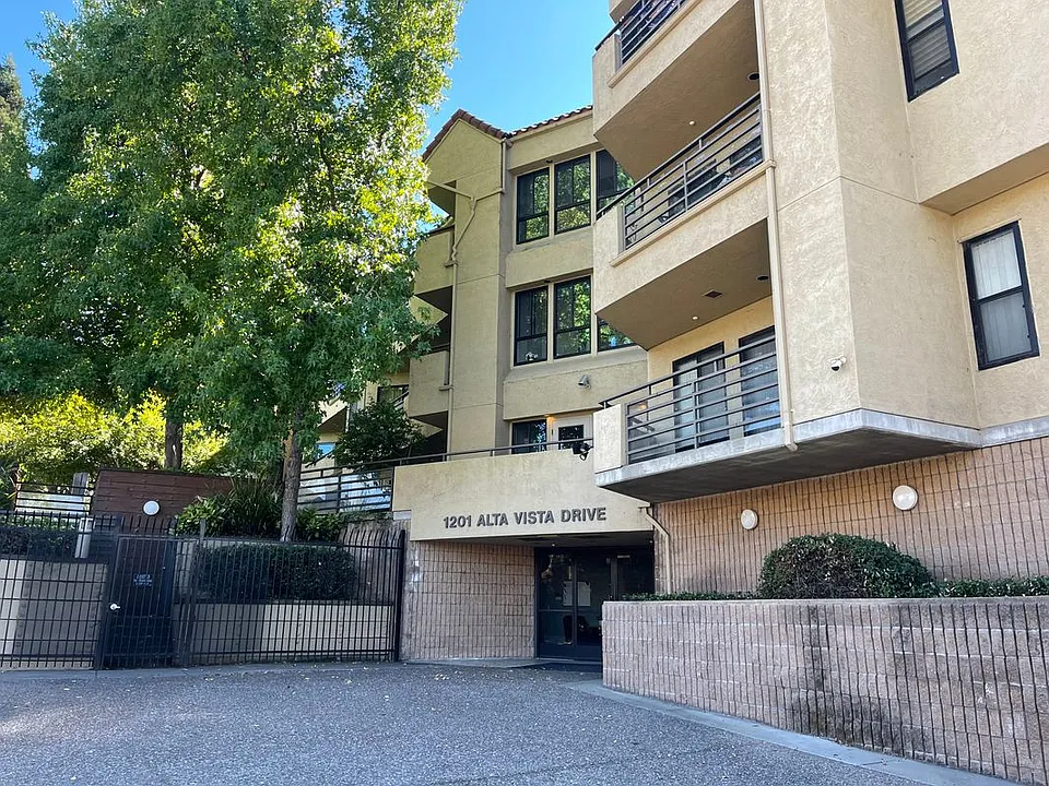 1201 Alta Vista Ct #206