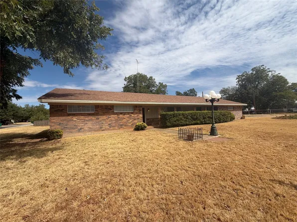 408 W Morris St, Seymour, TX 76380