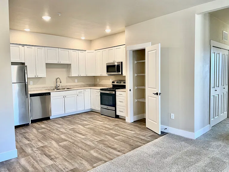 3 bed 2 bath
1235 SQ. FT.
Kitchen