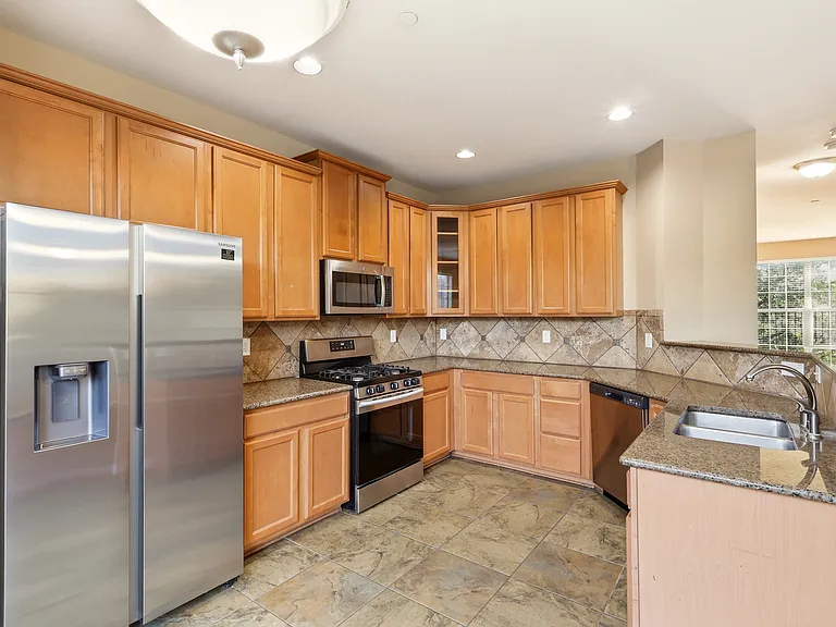 1435 Chase Ln — Photo 9