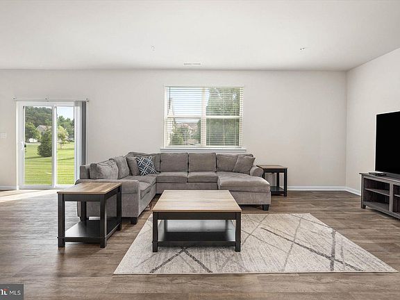 4th image of 413 Lena Ln