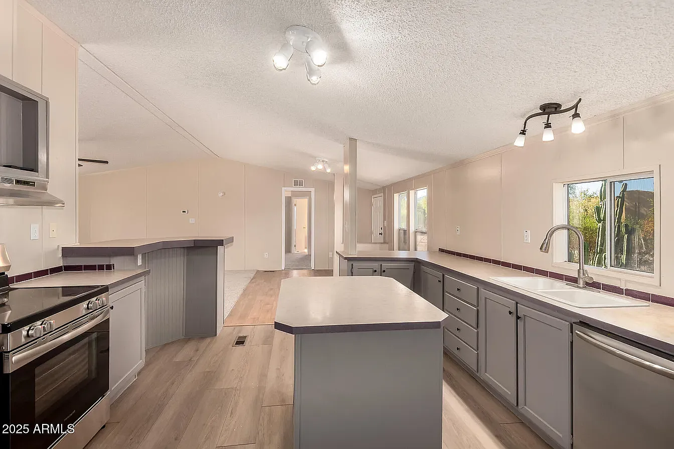 4 bed, 2184 sqft, $3,247 — Photo 2