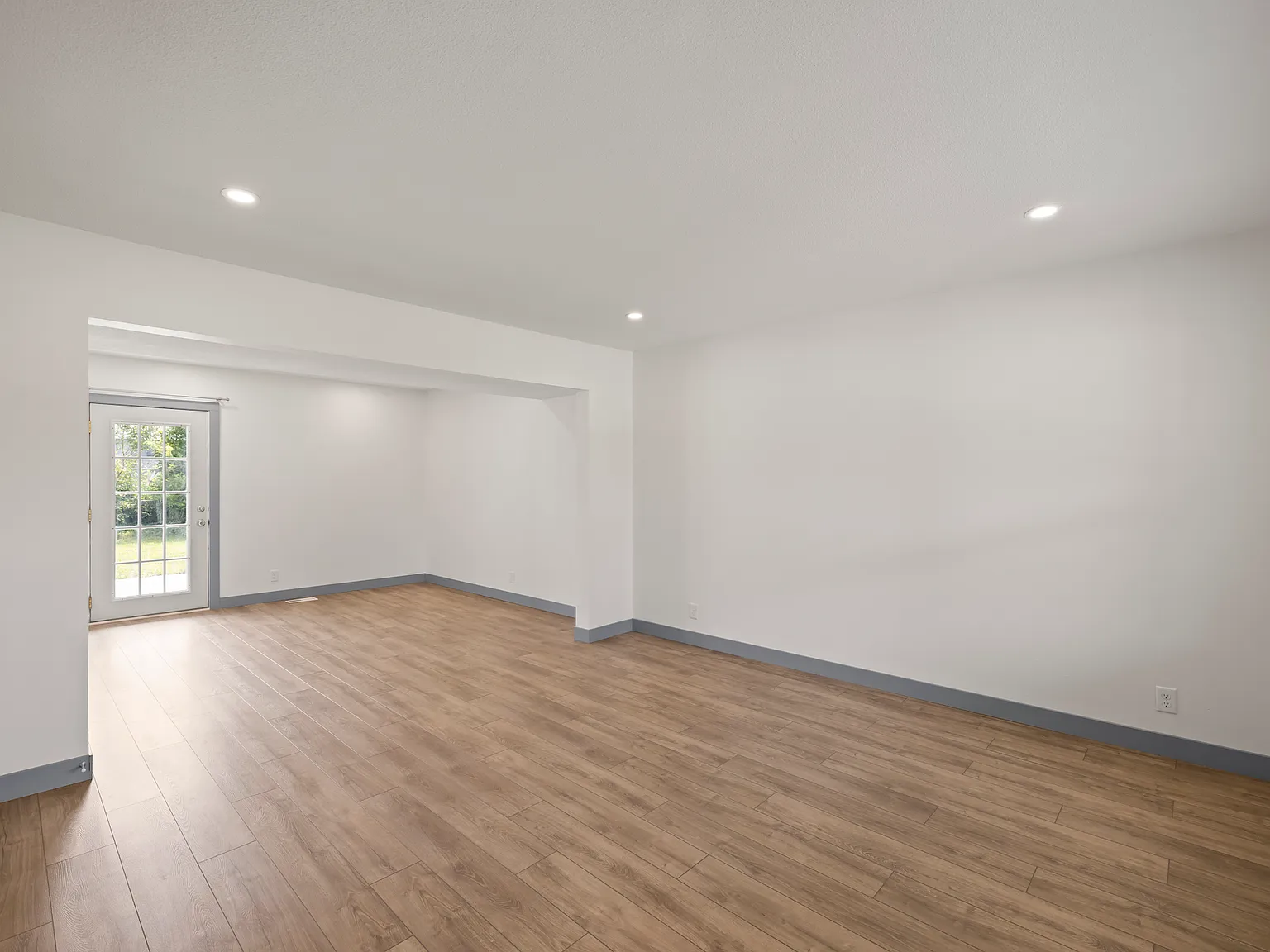 3 bed, 1.5 bath, 1550 sqft, $1,800 — Photo 3
