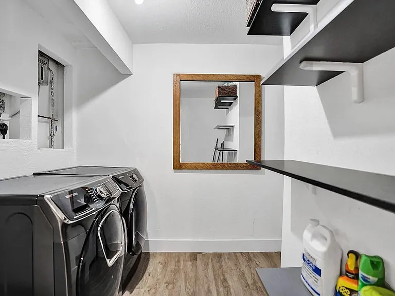 3961 NE 10th Ave — Photo 44