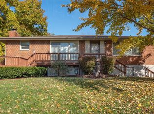 1104 W Lakewood Dr, Fenton, MO 63026
