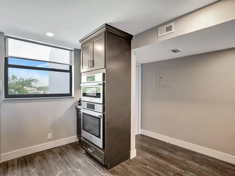 118 Lake Emerald Dr — Photo 22