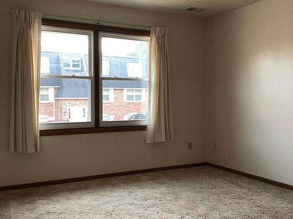 5th image of 2010 N Bloomington St APT C4