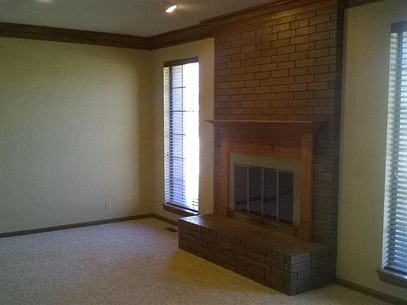 3rd image of 1810 Lorean Dr